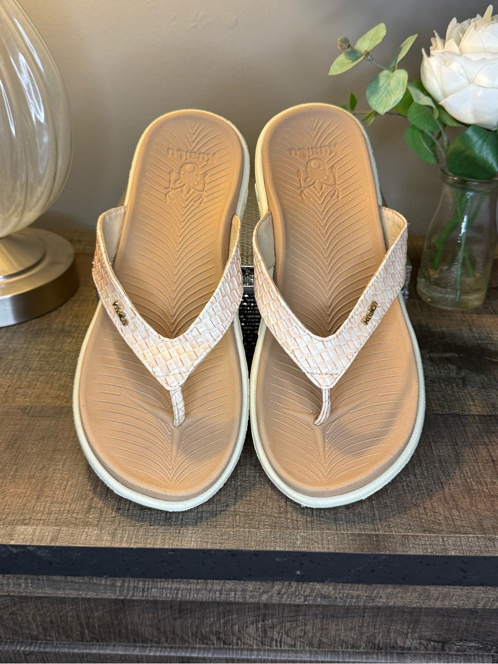 Olukai Kua‘aina Women’s Flip Flop Sandals Beige Comfort Thong Size 40 US 9